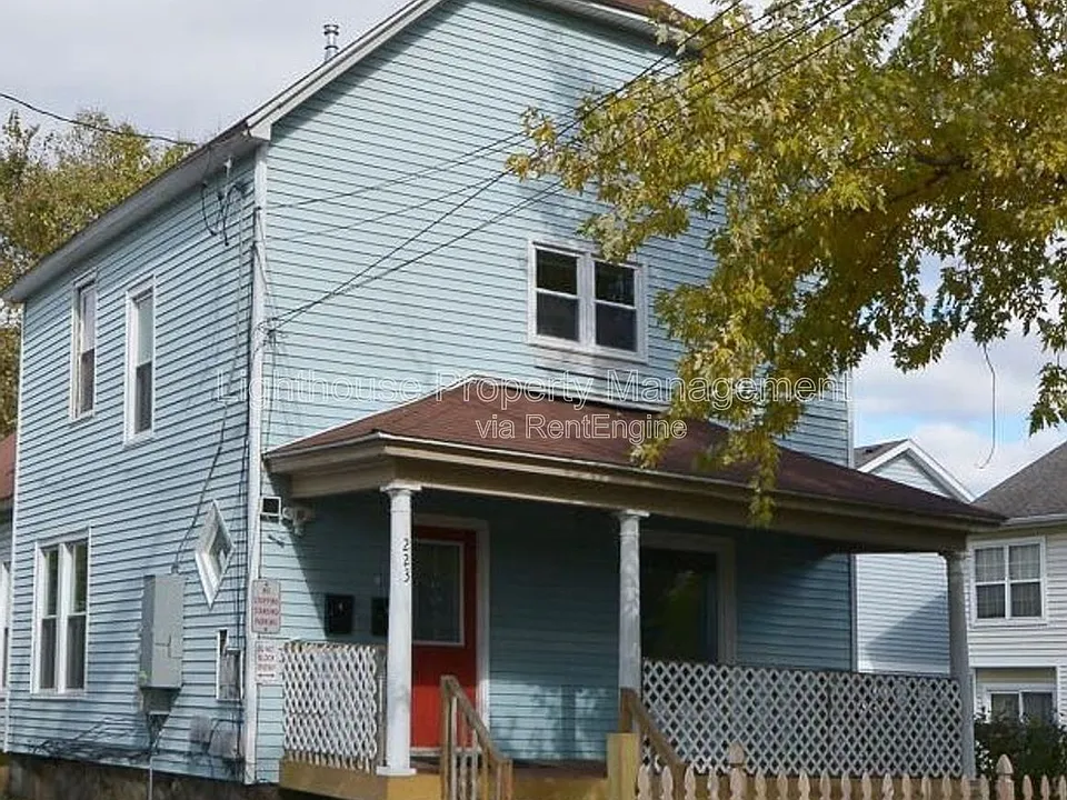 223 E North St #2