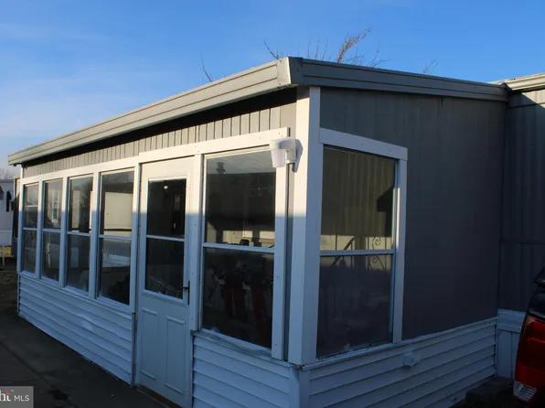 9806 Lawson Dr, Morrisville, PA 19067