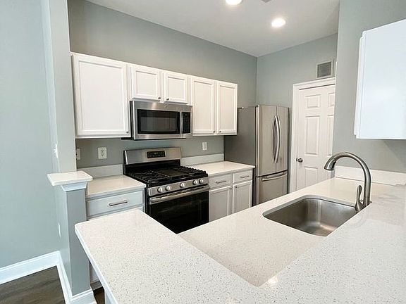 2nd image of 46372 Monocacy Sq
