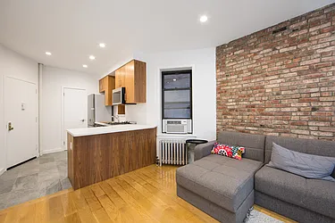 Rented by R New York