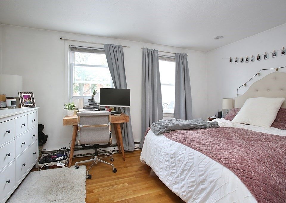 2nd image of 167 M St APT 1R