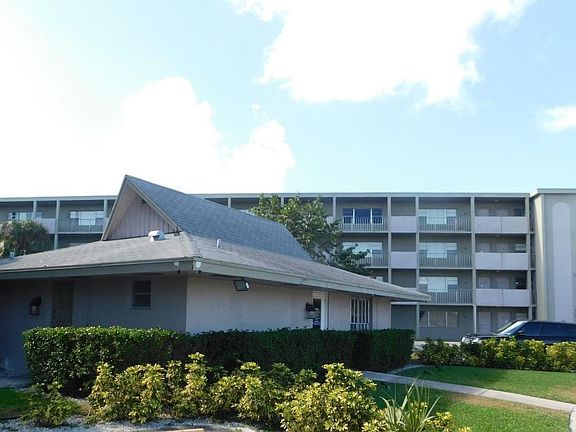 3rd image of 2716 Vandiver Dr