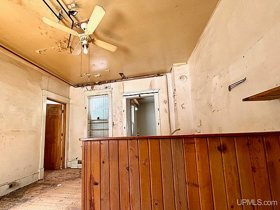 5th image of 258 Hill St