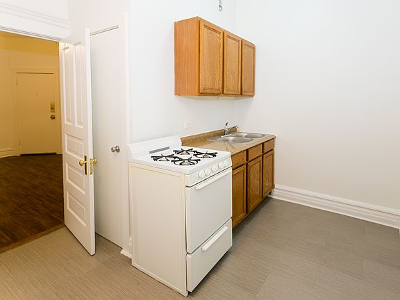 2nd image of 5407 S Woodlawn Ave APT 1B