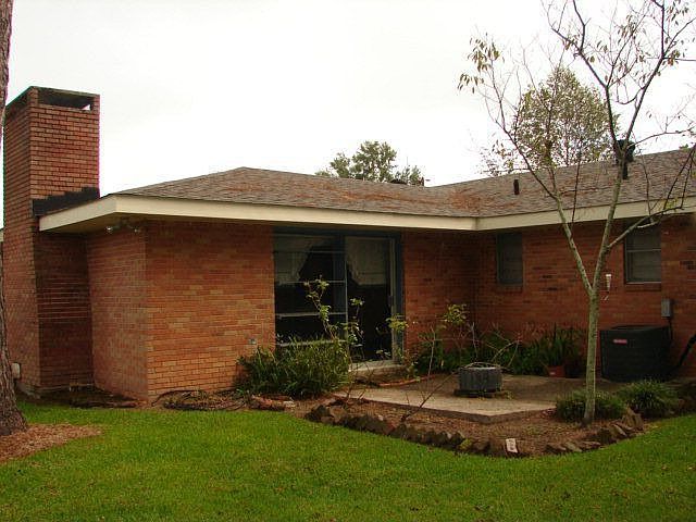 1st image of 300 Park Dr