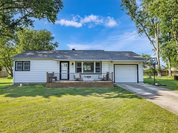 12 Iola Ct, Bethany, IL 61914