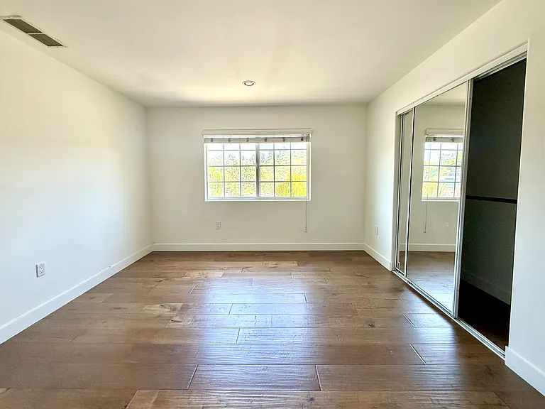 1616 Fargo St — Photo 12