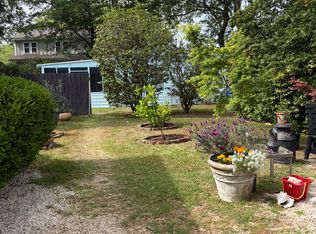 2056 Saint James Dr, Charleston, SC 29412