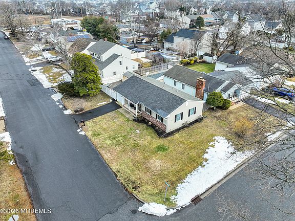 3rd image of 527 Delaware Avenue