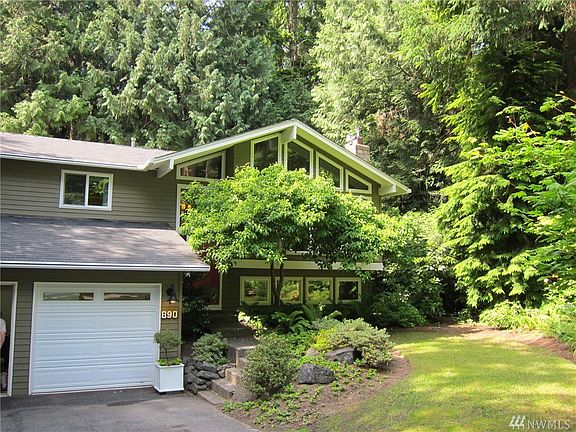 2nd image of 890 Hillrise Ct NE