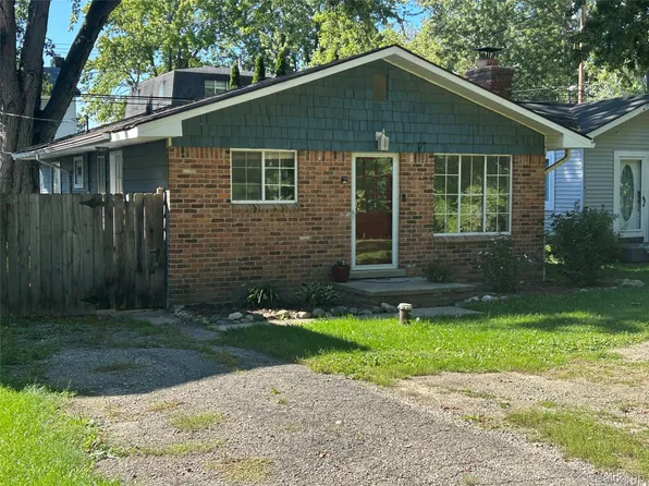 11511 Big Lake Rd, Davisburg, MI 48350