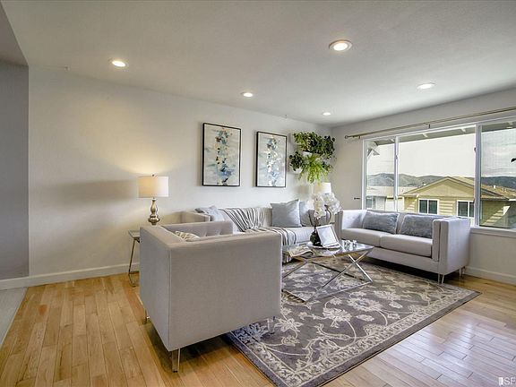 3rd image of 68 Penhurst Ave