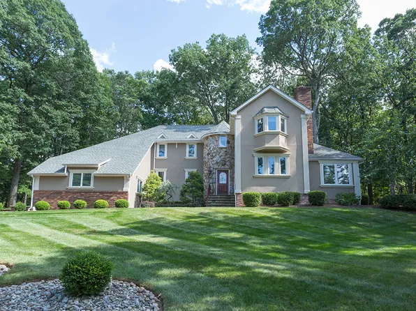80 Glen Eagles Dr, Watchung, NJ 07069