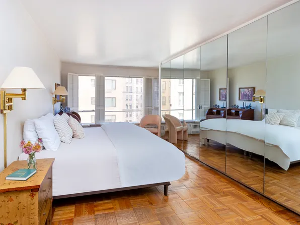 1050 5th Avenue image 5 of 13