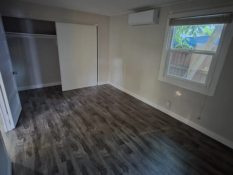 1352 1/2 N McCadden Pl — Photo 8
