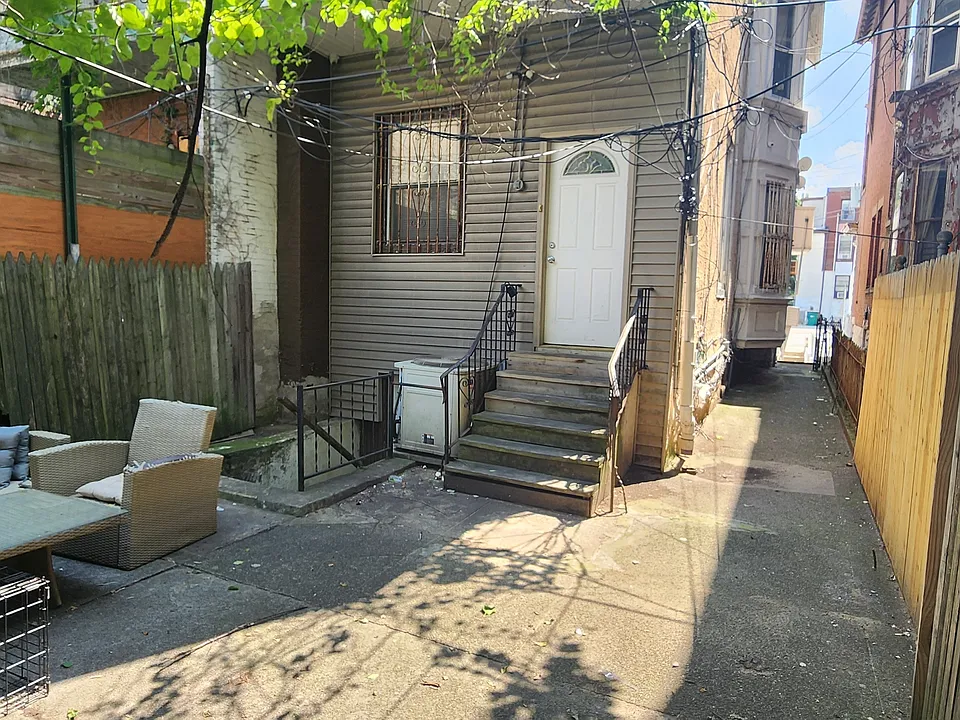 1425 W Erie Ave #1R