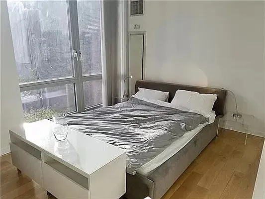 Rented by New York Casas Ltd. | media 21