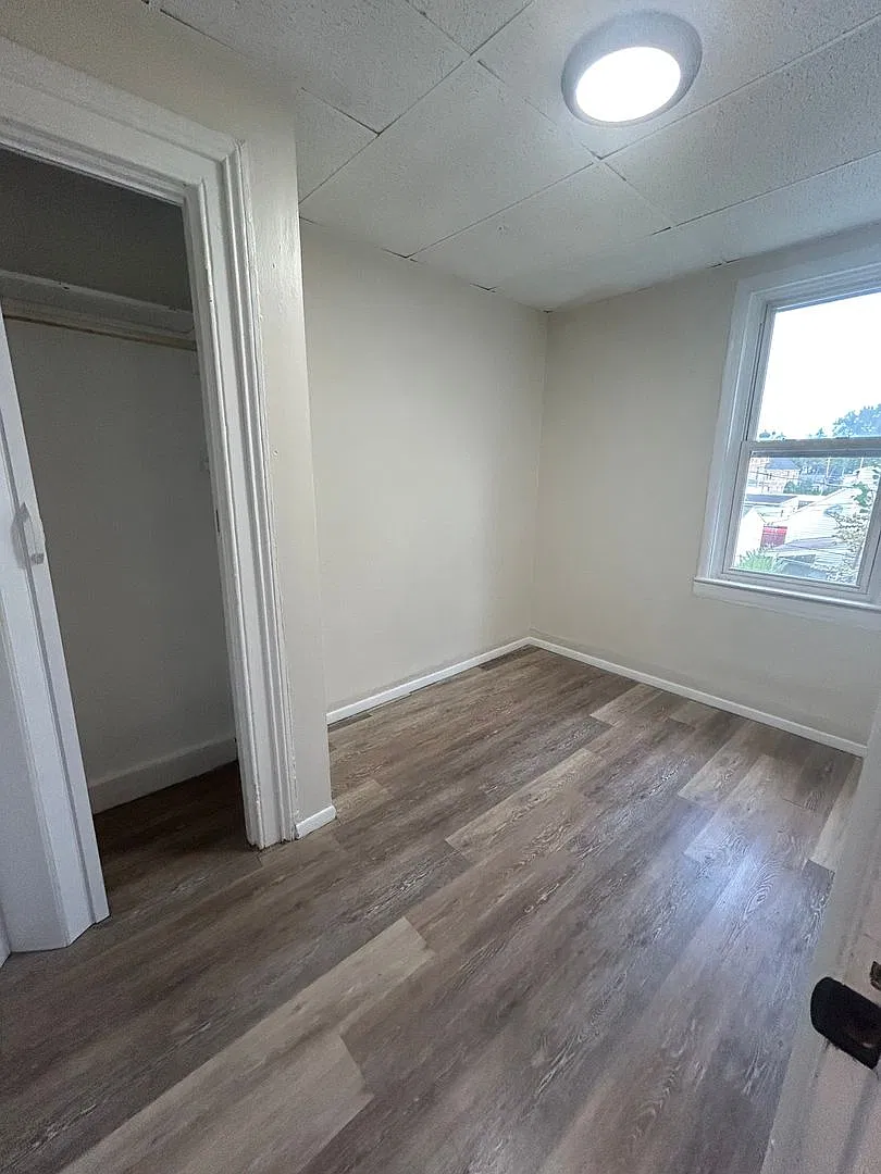 305 23rd St — Photo 3