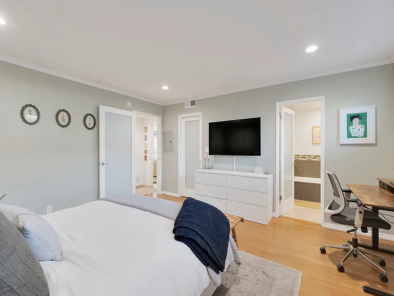 12803 Bloomfield St #2 — Photo 20