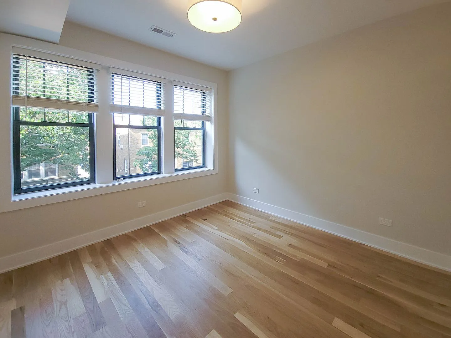 2 bed, 2.5 bath, 1175 sqft, $4,000 — Photo 2
