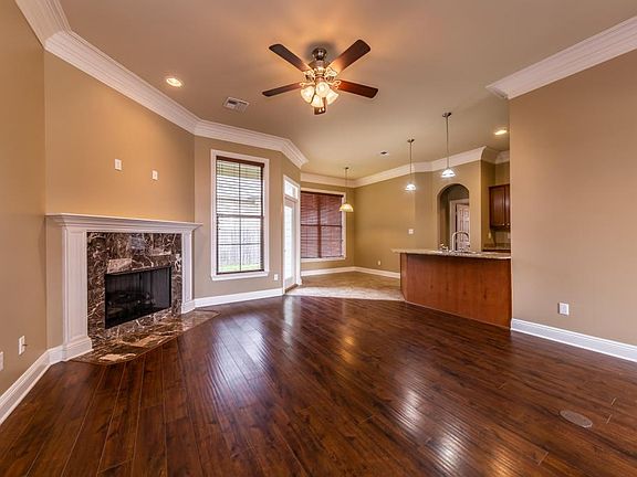 3rd image of 203 Tall Oaks Ln