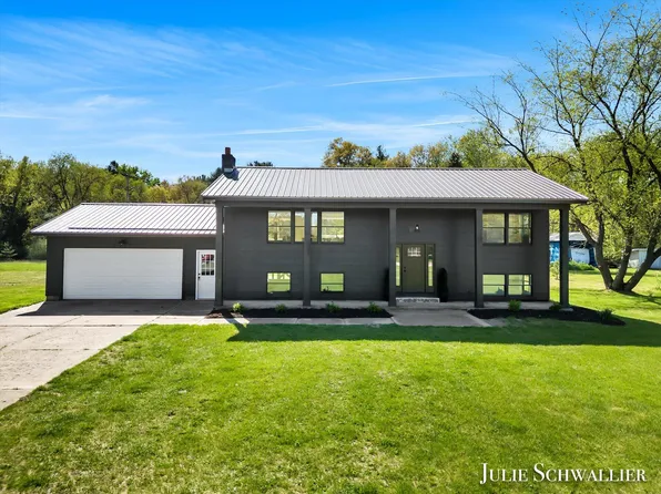 7215 Walnut Ave, Newaygo, MI 49337