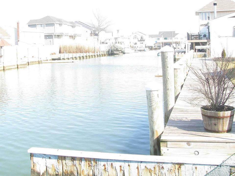 47 Pershing Avenue, Babylon, NY 11702 Zillow