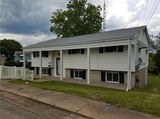 1005 Poe St, Vandergrift, PA 15690