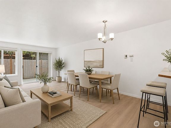 3rd image of 933 4th Avenue N #102