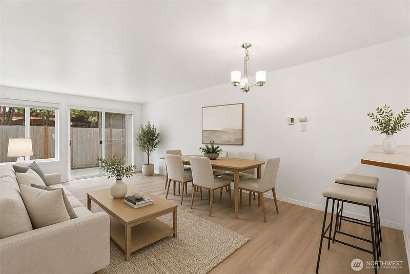 3rd image of 933 4th Avenue N #102