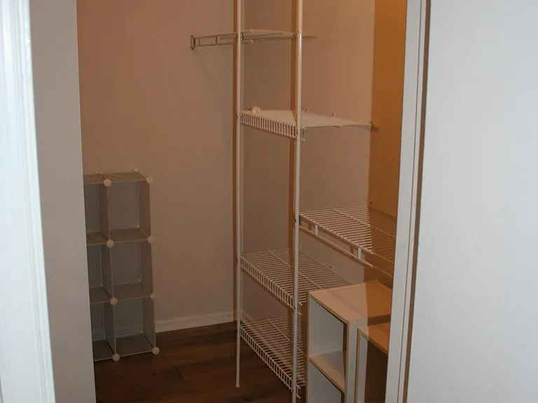 MBR Walk in Closet