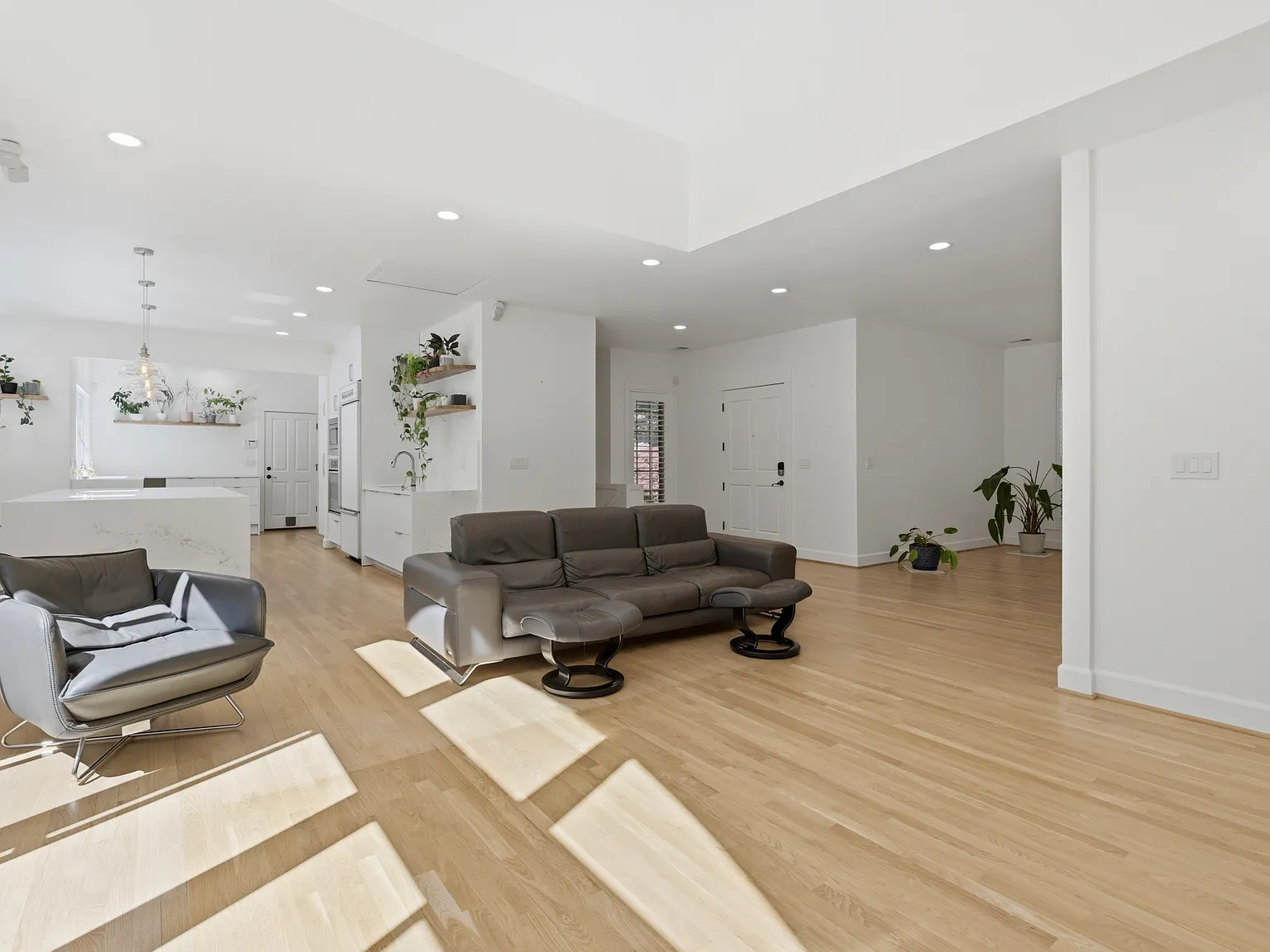 227 Northwest Seblar Drive - 1 — Photo 4