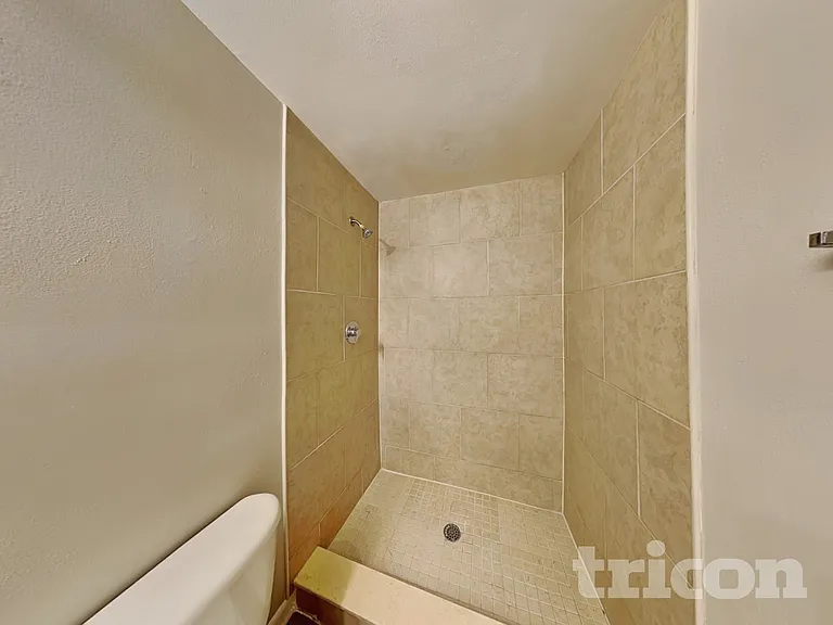 16013 Woodpine Dr — Photo 11