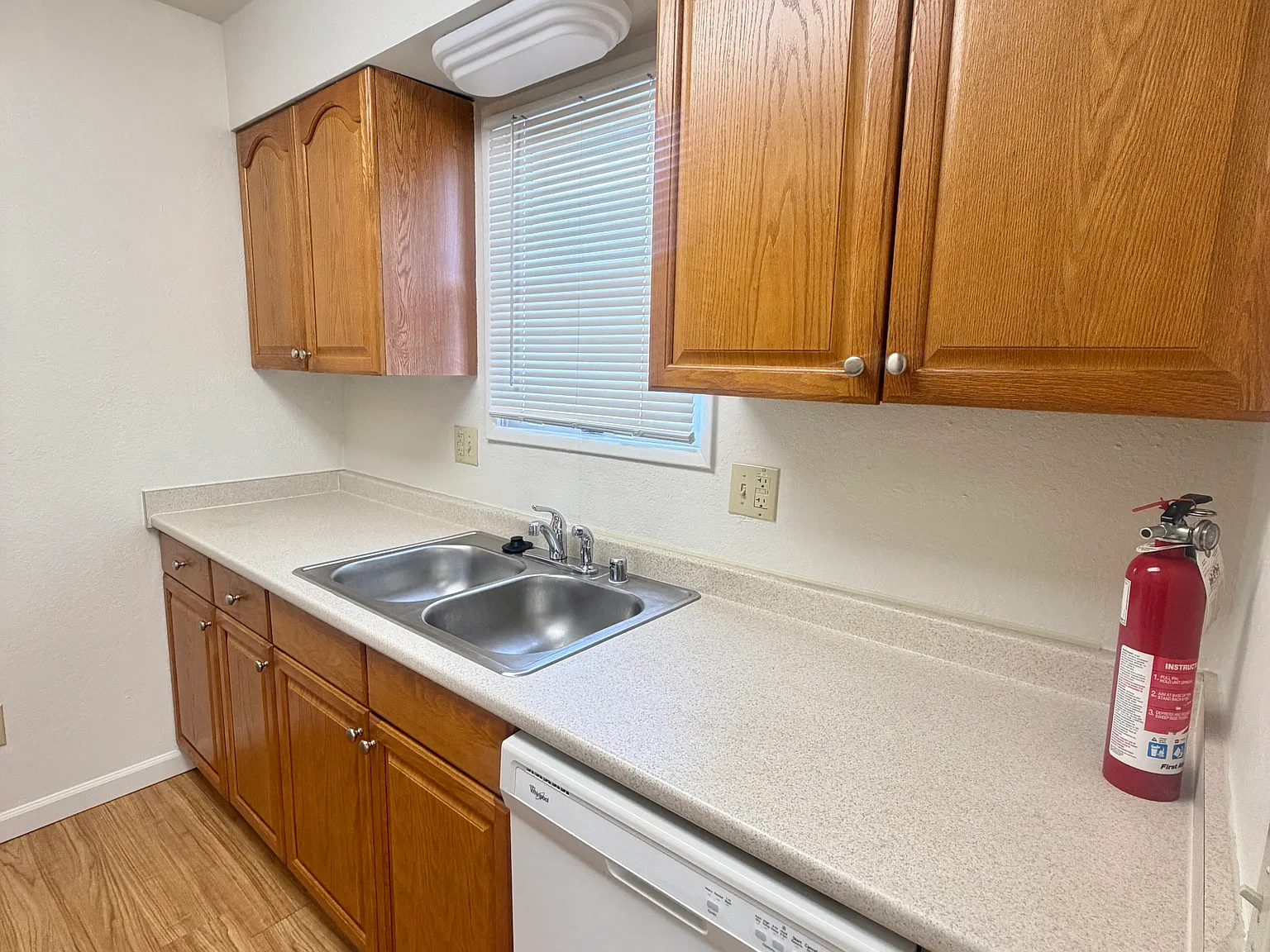 2 bed, 850 sqft, $1,550 — Photo 2