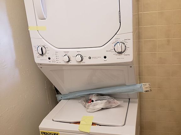 4th image of 924 E Morton St #1