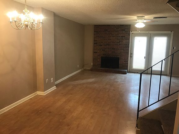 2nd image of 15 Briarwood Cir #27