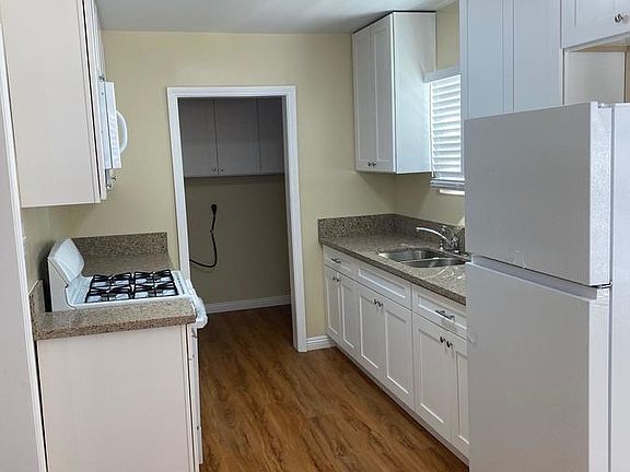 3rd image of 4142 W 120th St