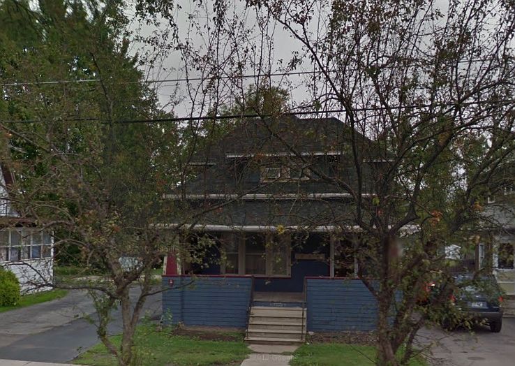 1st image of 384 Robinson St