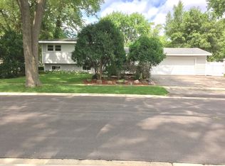 498 Lauren Ln, Buffalo Grove, IL 60089