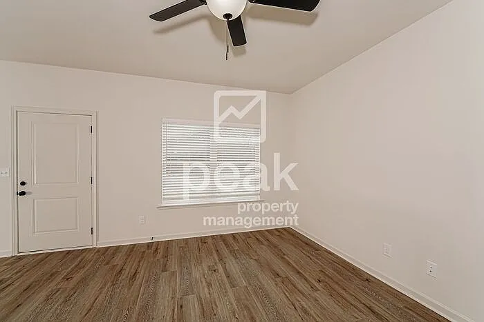 3 bed, 2.0 bath, 1549 sqft, $1,799 — Photo 4