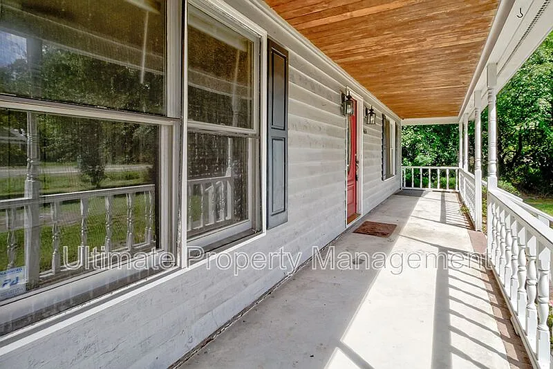3 bed, 2.0 bath, 1764 sqft, $2,495 — Photo 3
