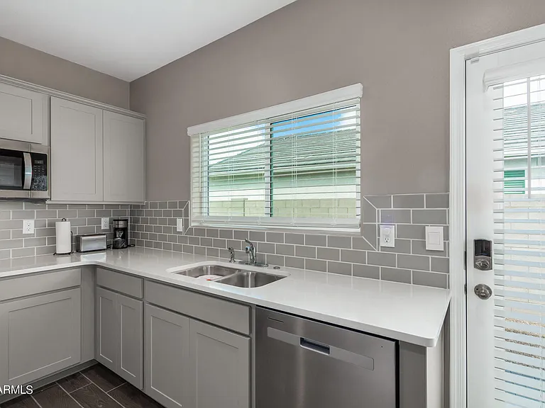 23950 W Hilton Ave — Photo 32