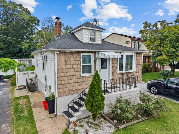 552 Kirkman Avenue, Elmont, NY 11003