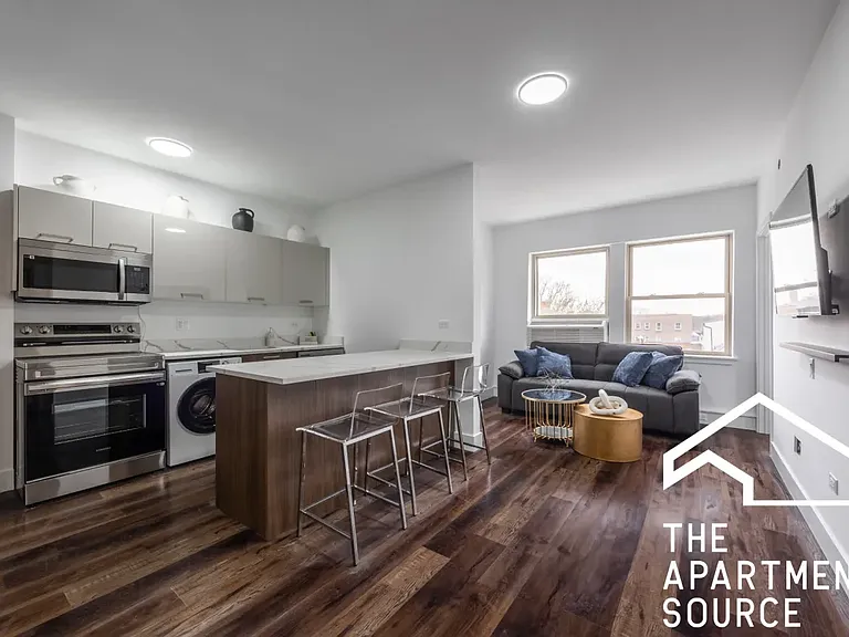 1556 W Hollywood Ave #305 — Photo 1