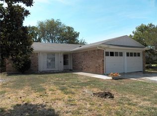 1010 Cristopher Ct, Arlington, TX 76015