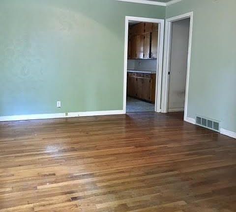 5th image of 1033 E Gambrell St