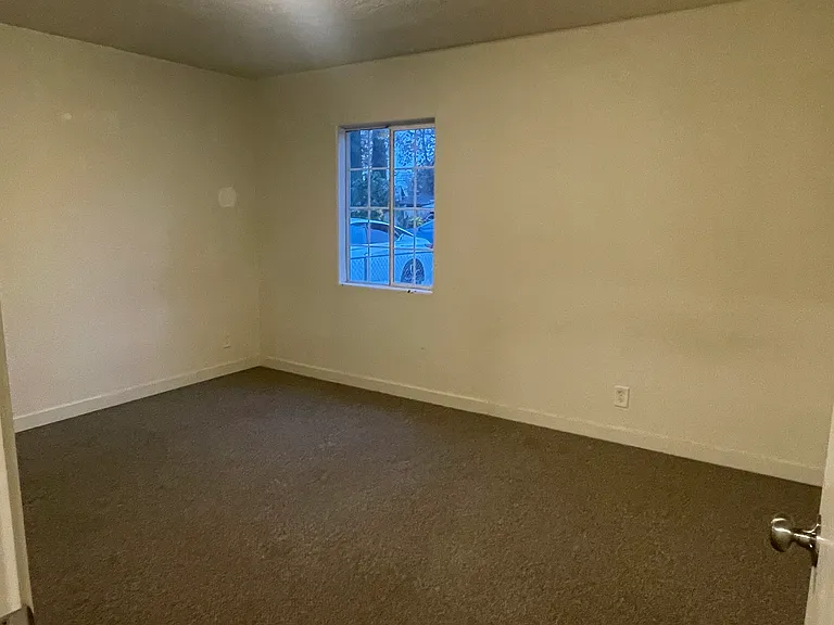 341 Dorman Ave — Photo 2