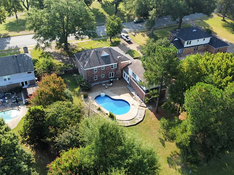 2499 Countrywood Pkwy — Photo 16