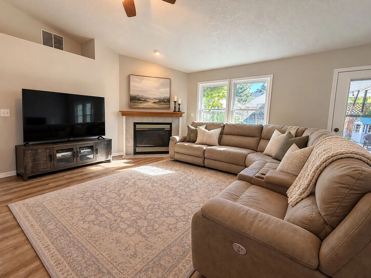 3 bed, 1416 sqft, $2,450 — Photo 3