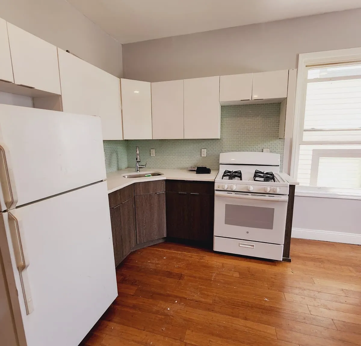 2 bed, 800 sqft, $2,300 — Photo 3